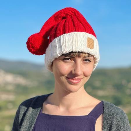 La magie de Noël, dans notre bonnet tricoté main, par les lutins du papa Noël 🎅 

Oui, oui pour de vrai de vrai 🤫

Un bonnet à retrouver dans notre boutique en ligne !

#chrismas #beanie #knittinginstagram #madeinfrance #faitmain #magiedenoel #chirstmastime #bonnet #pompon
